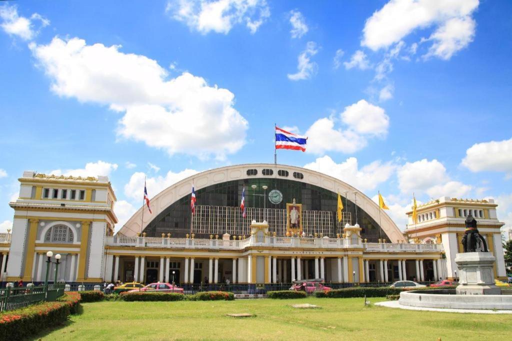 Assembly Hostel Bangkok Exterior photo