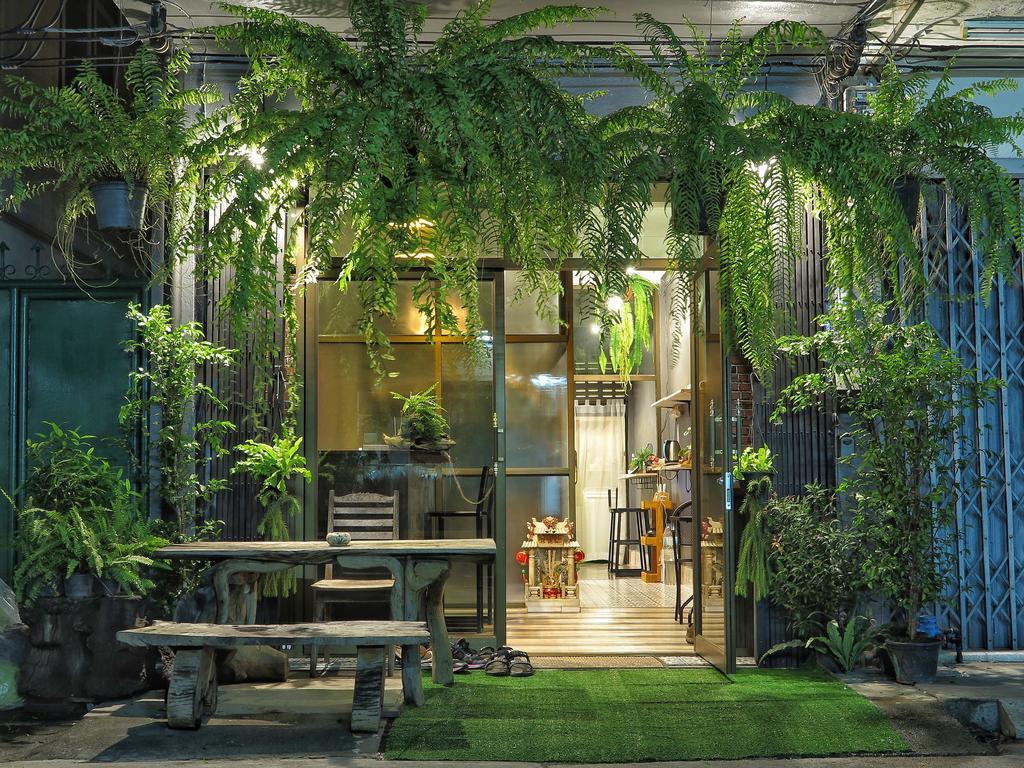 Assembly Hostel Bangkok Exterior photo